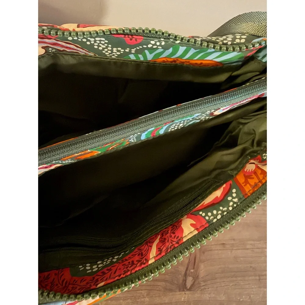Vera Bradley Triple Zip Hipster Crossbody Bag Quilted Paisley Floral Green Pink